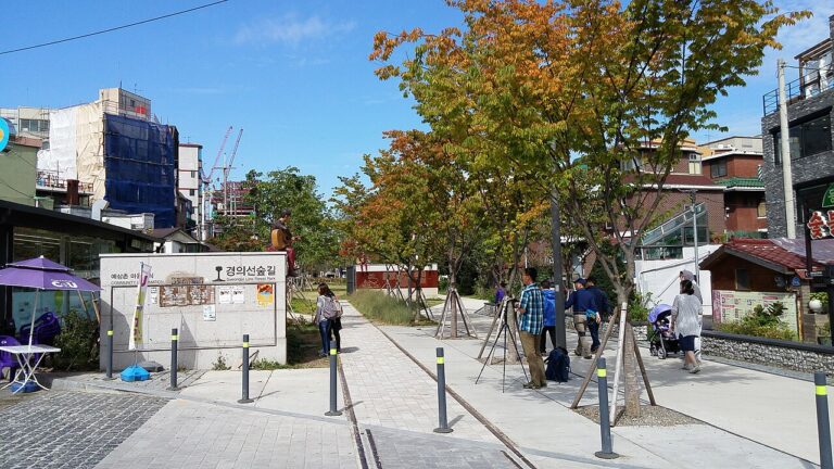 경의선숲길 홍대 인근 보행로 참고 사진